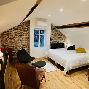 villa-les-roches-dyzeron.hotels-rhonealpes.com/